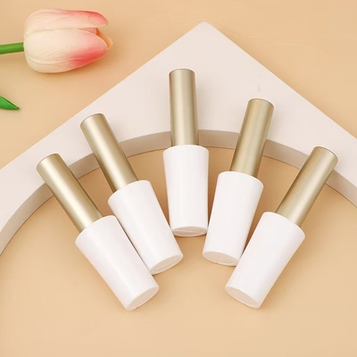 Mỹ phẩm thiết yếu ống sơn môi mờ với ứng dụng bàn chải tiện lợi