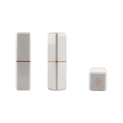 5-6g Capacity Square Empty Lipstick Tube with Four Leaf Clover Printing and Plastic Material (Bộ ống màu môi rỗng vuông với 4 lá hoa trèo in và vật liệu nhựa)