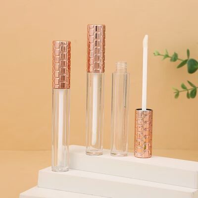 Bán buôn tuýp son bóng nhựa 4.5ml có nắp vàng và cọ trắng cho hộp đựng mỹ phẩm rỗng